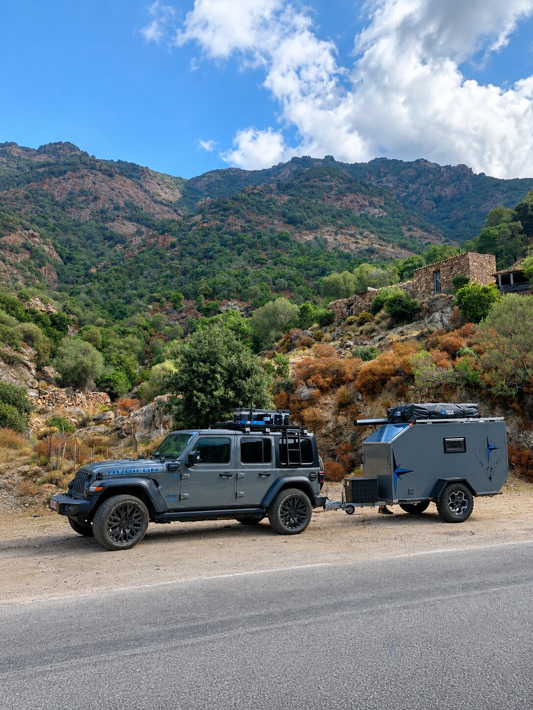 Koala Creek daktent op Jeep met aanhanger